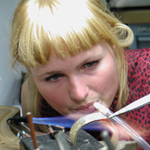 Es entsteht ein Armreif.