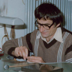 Max Wilpert am Werktisch in Freiburg 1985